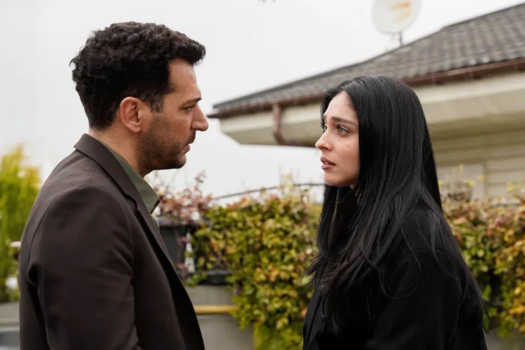 Зейнеп и Серхат в турецком сериале «Розы и грехи» «Розы и грехи» кадр из сериала, Зейнеп и Серхат