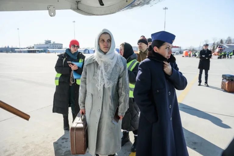 Актеры сериала Аутсорс все